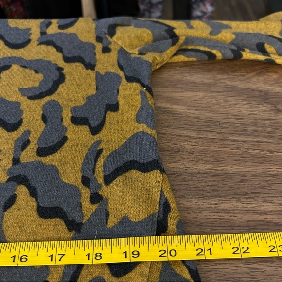 LOCO Leopard Print Mustard and Gray Women's Top S - Picture 9 of 11